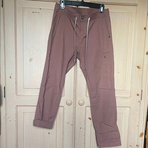 Vuori women’s Joggers in Dusty Rose